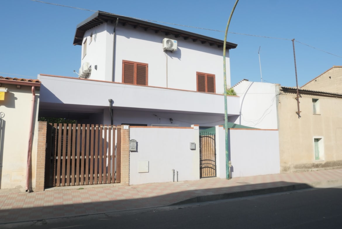 Serramanna casa unifamiliare su tre livelli.