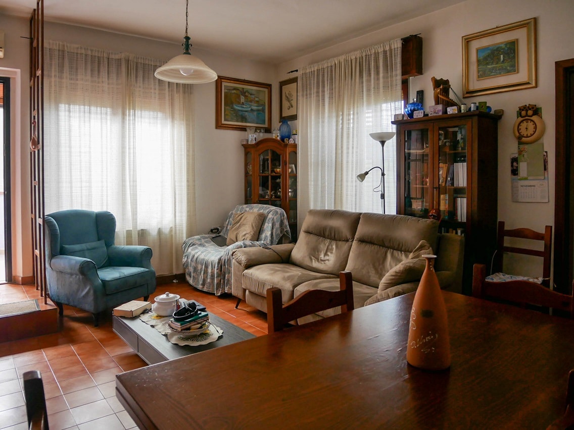 10 Serramanna casa unifamiliare su tre livelli.