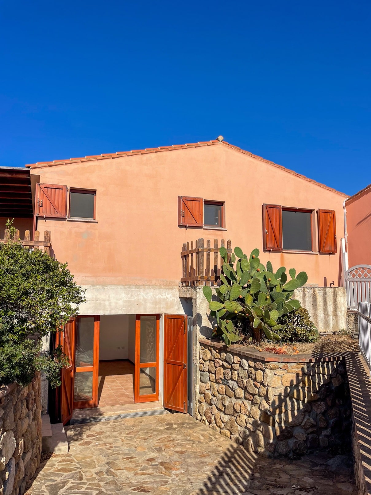 38 Arbus località S’Enna e S’Arca Villetta vista mare.
