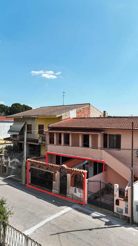 default Serramanna semi-indipendente con cortile.
