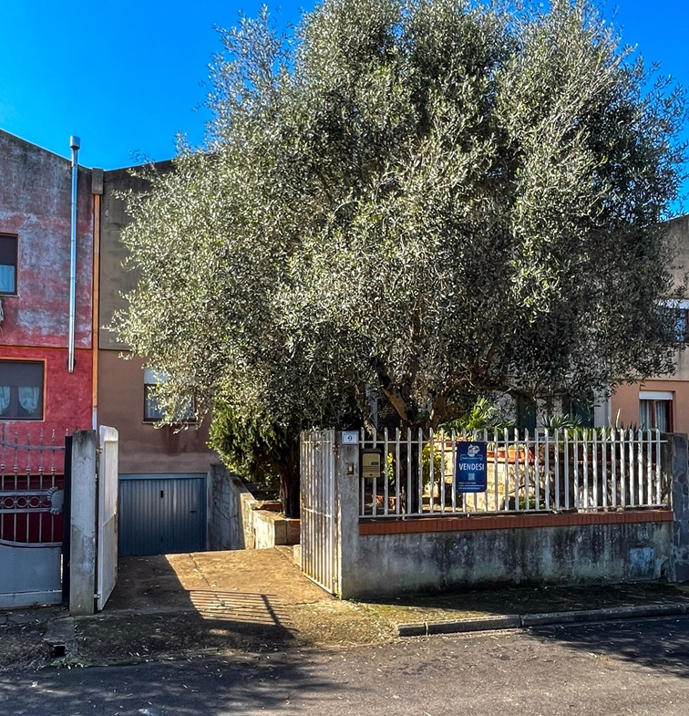Ampia Villetta bilivelli con ampie pertinenze e terrazza a Serramanna