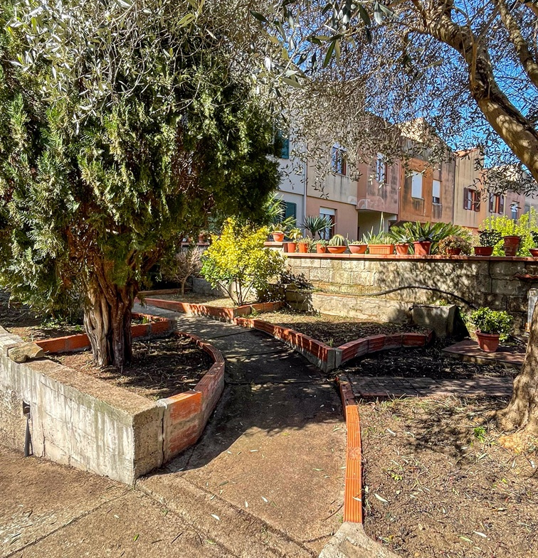 Ampia Villetta bilivelli con ampie pertinenze e terrazza a Serramanna