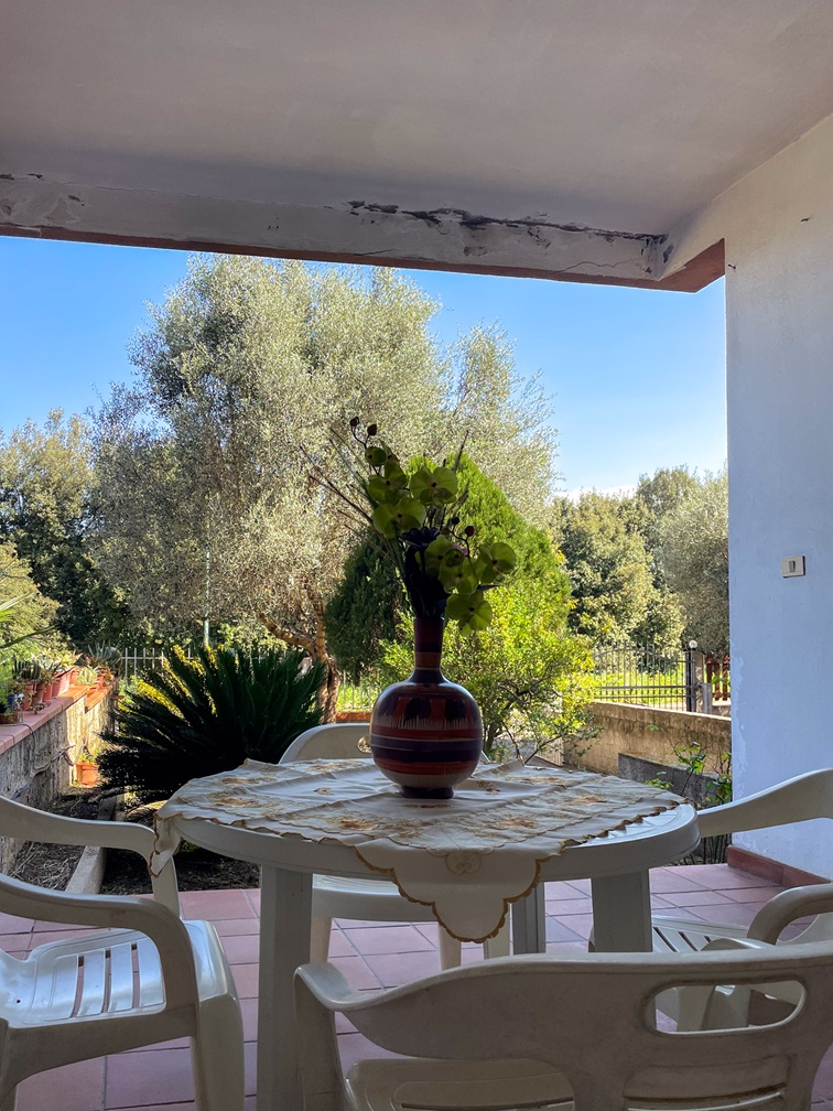 Ampia Villetta bilivelli con ampie pertinenze e terrazza a Serramanna