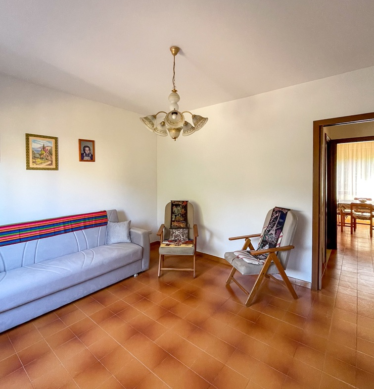 Ampia Villetta bilivelli con ampie pertinenze e terrazza a Serramanna