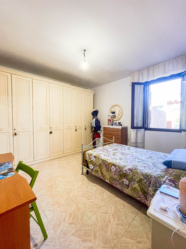 19 Serramanna semi-indipendente con cortile.