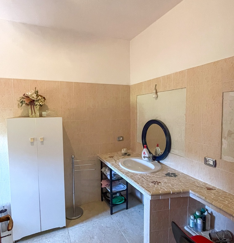 Ampia Villetta bilivelli con ampie pertinenze e terrazza a Serramanna