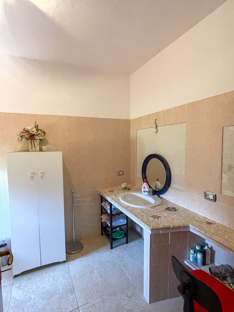 Ampia Villetta bilivelli con ampie pertinenze e terrazza a Serramanna
