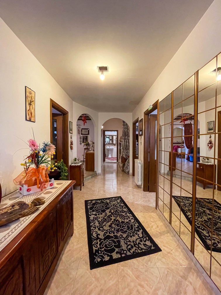 4 Serramanna semi-indipendente con cortile.