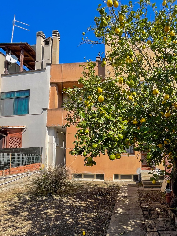 Ampia Villetta bilivelli con ampie pertinenze e terrazza a Serramanna