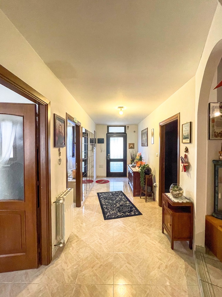 5 Serramanna semi-indipendente con cortile.