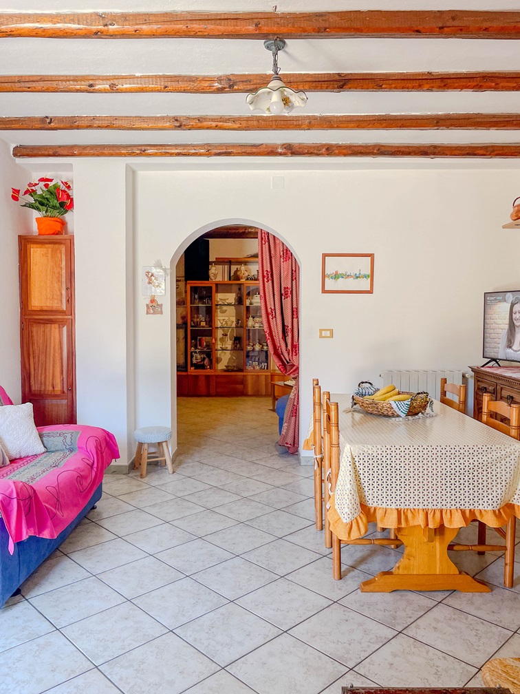 9 Serramanna semi-indipendente con cortile.
