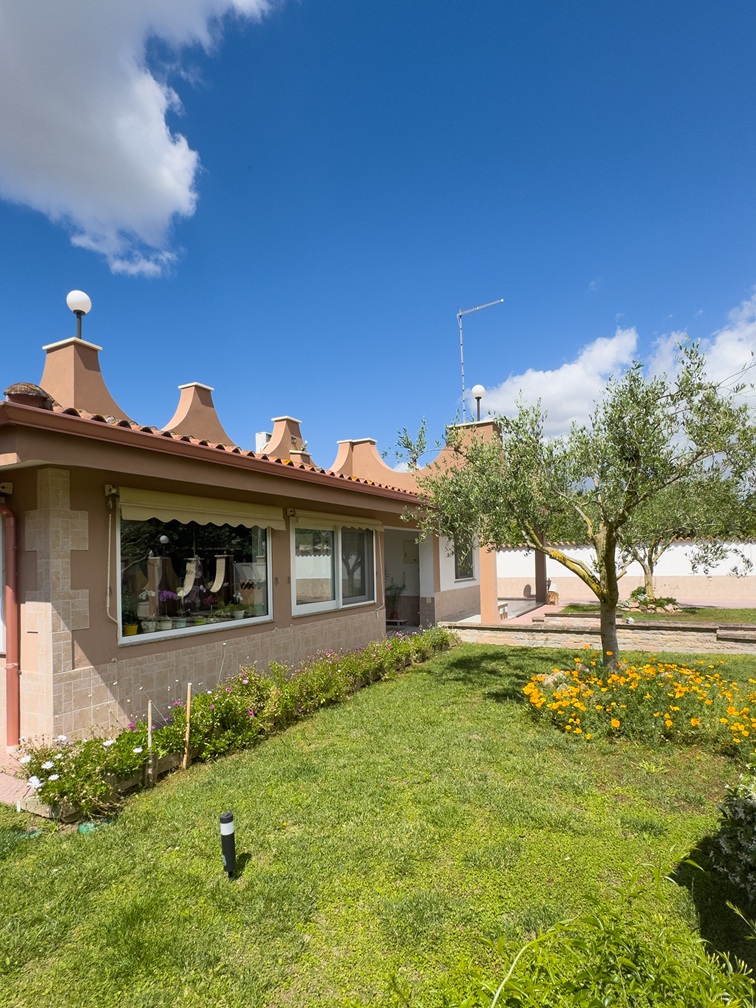 Villa indipendente in vendita – Località “Isca Bois”