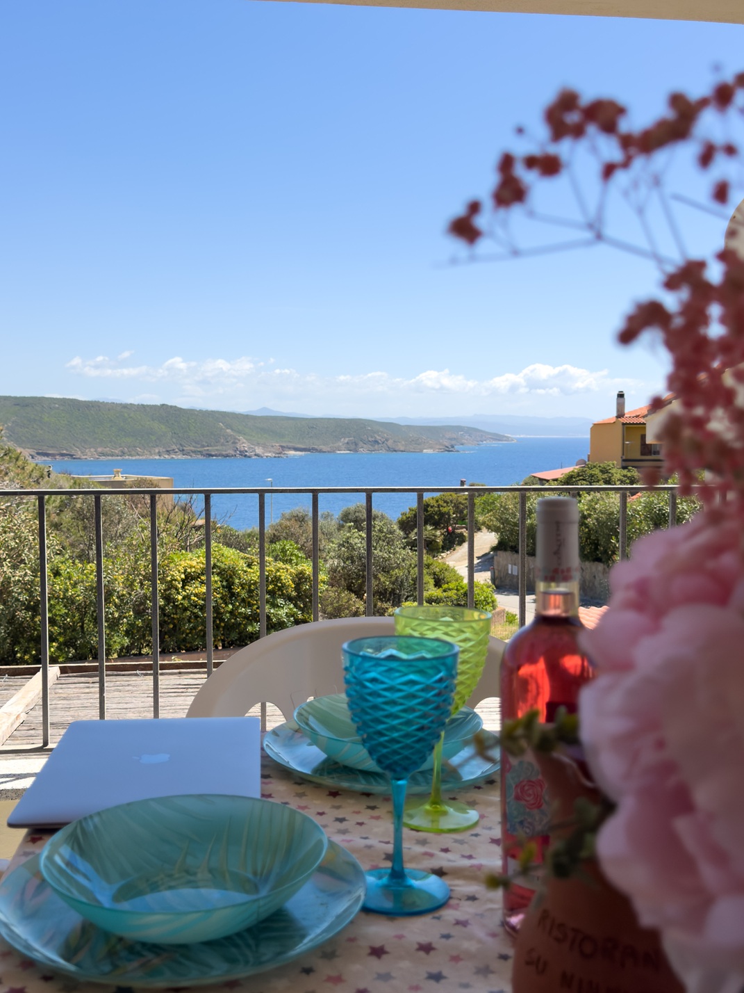 08 Esclusiva Villa Vista Mare: Il Fascino della Costa Verde a Torre dei Corsari