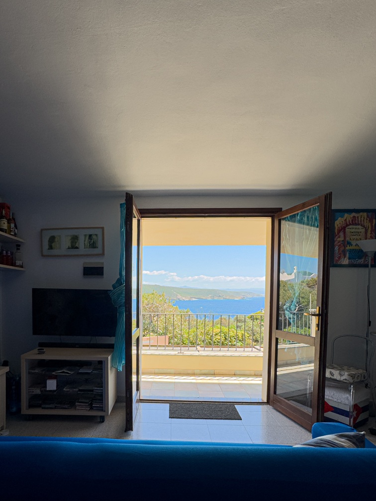 14 Esclusiva Villa Vista Mare: Il Fascino della Costa Verde a Torre dei Corsari