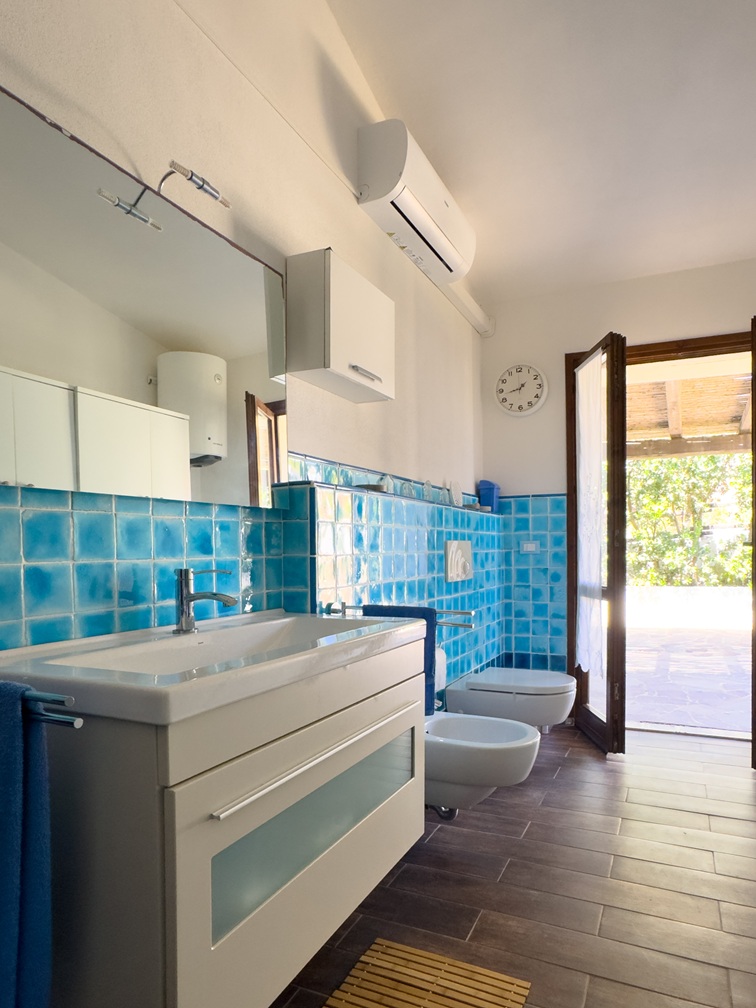 30 Esclusiva Villa Vista Mare: Il Fascino della Costa Verde a Torre dei Corsari
