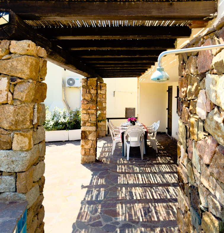 Esclusiva Villa Vista Mare: Il Fascino della Costa Verde a Torre dei Corsari