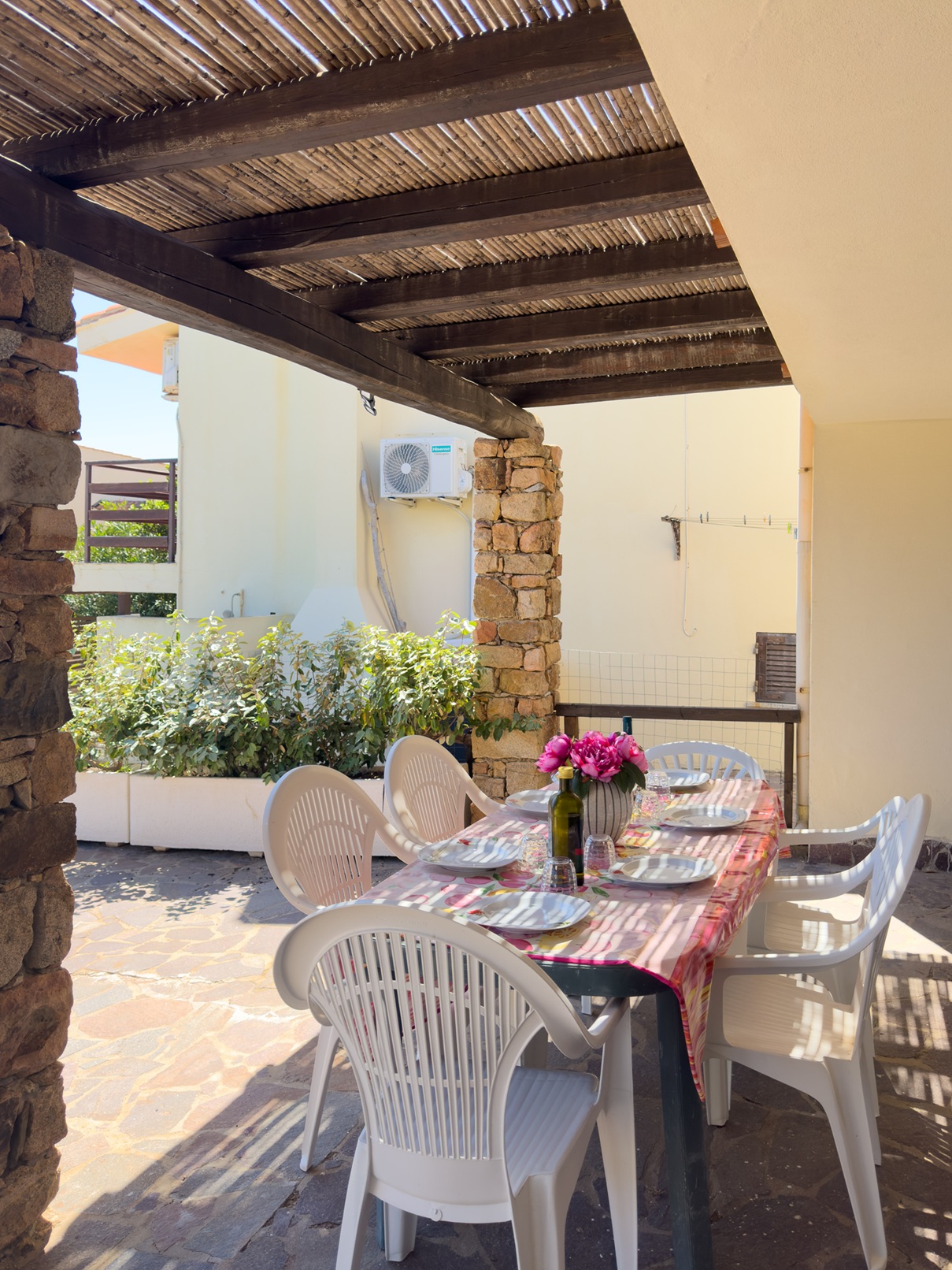 36 Esclusiva Villa Vista Mare: Il Fascino della Costa Verde a Torre dei Corsari
