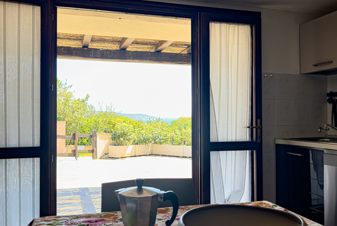 Esclusiva Villa Vista Mare: Il Fascino della Costa Verde a Torre dei Corsari