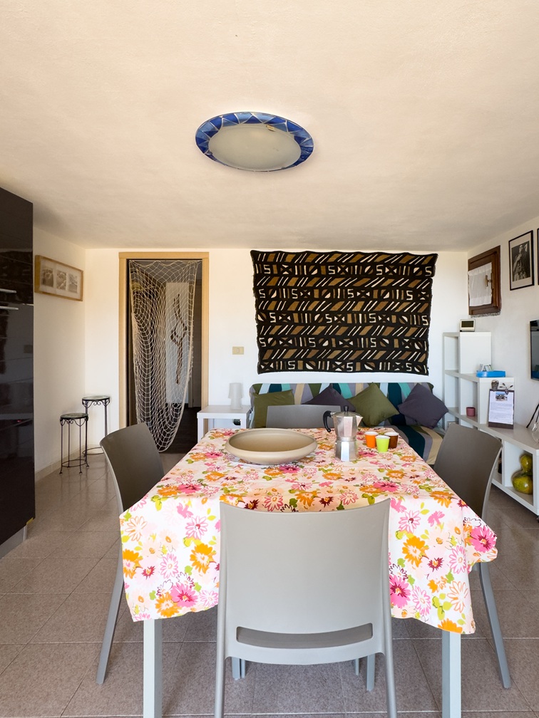 38 Esclusiva Villa Vista Mare: Il Fascino della Costa Verde a Torre dei Corsari