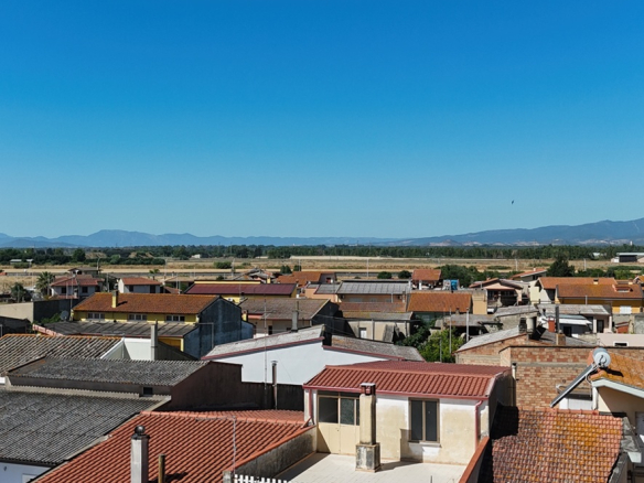 Stabile Indipendente su 3 Livelli con Cortile e Terrazzo – Samassi (Piazza Costituzione)