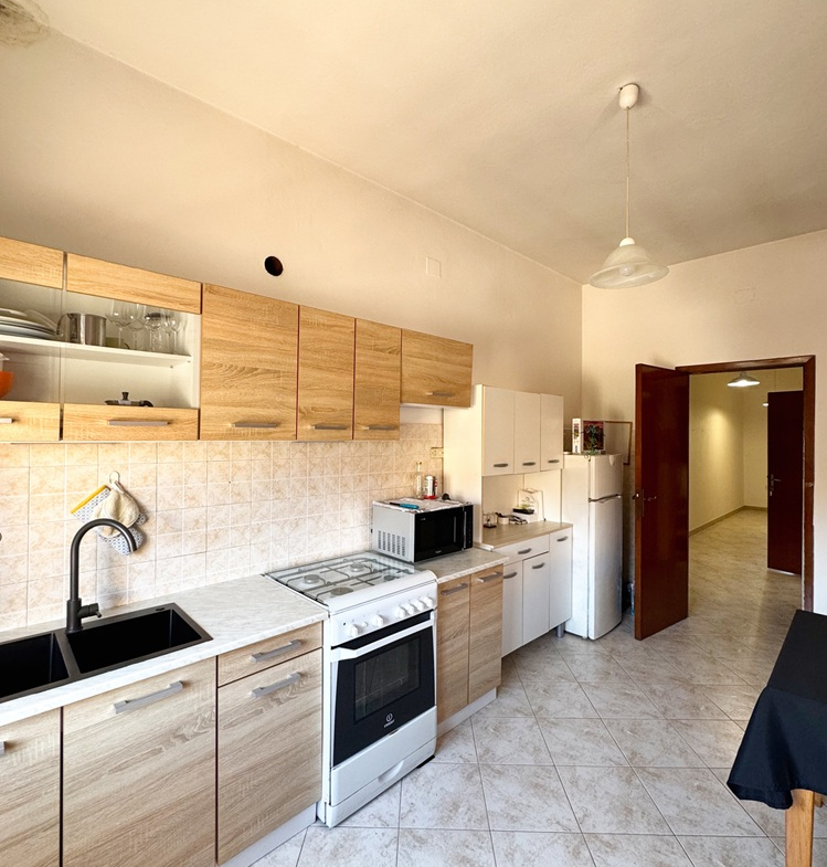 Stabile Indipendente su 3 Livelli con Cortile e Terrazzo – Samassi (Piazza Costituzione)