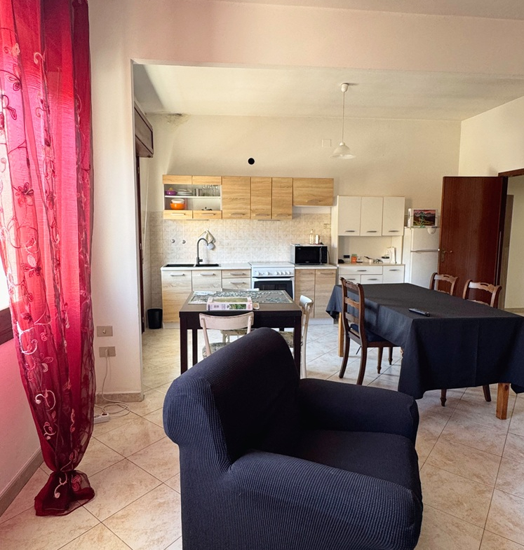 Stabile Indipendente su 3 Livelli con Cortile e Terrazzo – Samassi (Piazza Costituzione)
