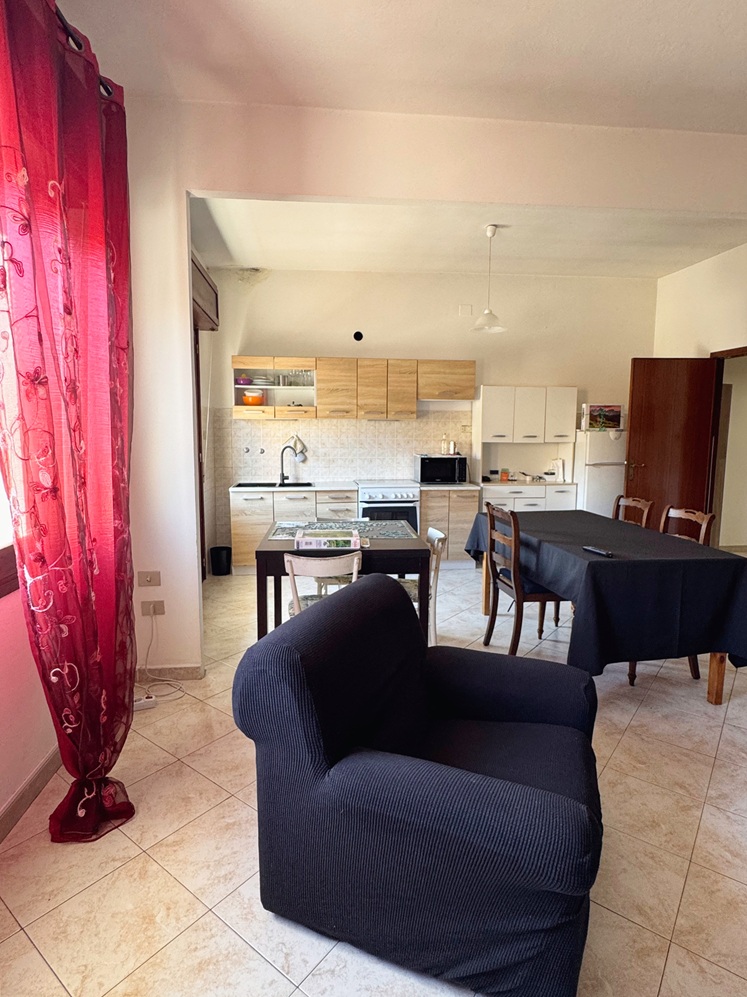 12 Stabile Indipendente su 3 Livelli con Cortile e Terrazzo – Samassi (Piazza Costituzione)