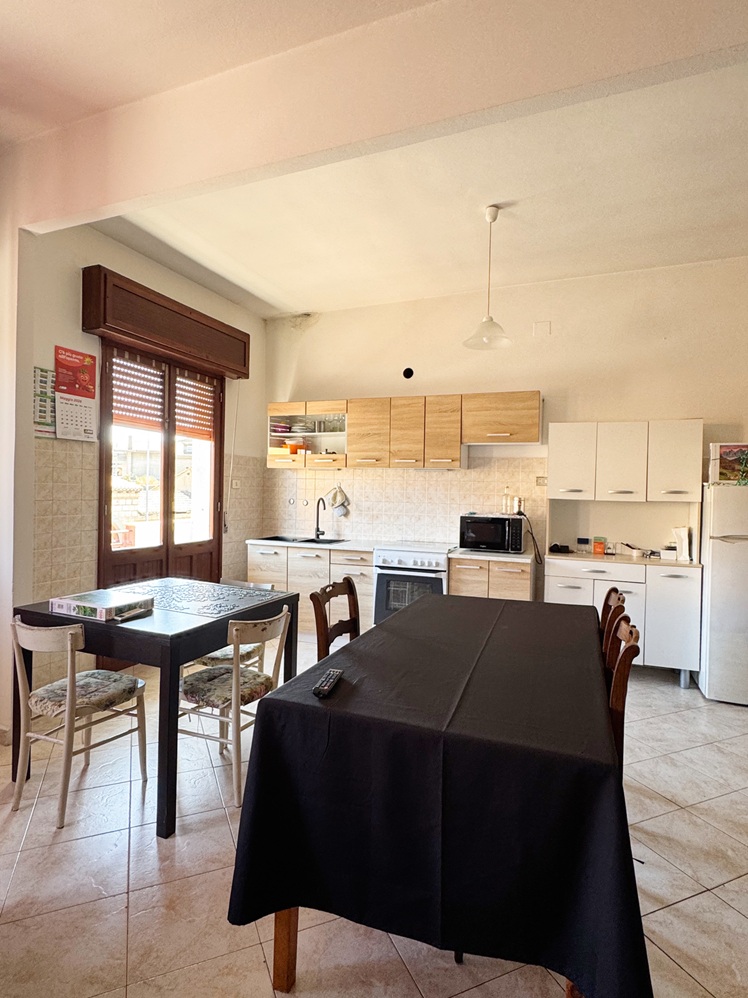 14 Stabile Indipendente su 3 Livelli con Cortile e Terrazzo – Samassi (Piazza Costituzione)