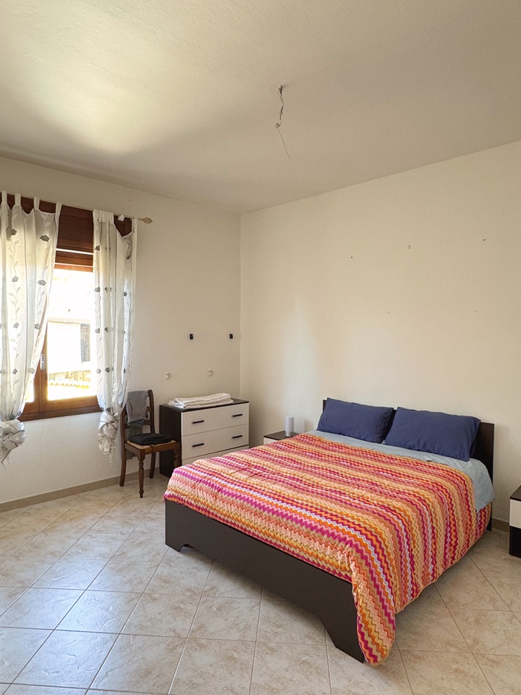 16 Stabile Indipendente su 3 Livelli con Cortile e Terrazzo – Samassi (Piazza Costituzione)