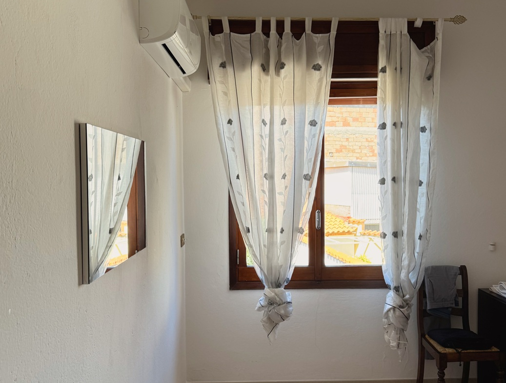 Stabile Indipendente su 3 Livelli con Cortile e Terrazzo – Samassi (Piazza Costituzione)