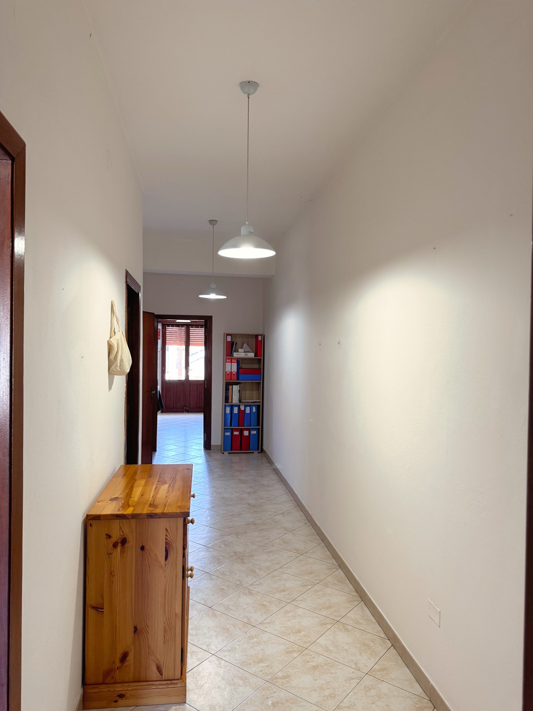 22 Stabile Indipendente su 3 Livelli con Cortile e Terrazzo – Samassi (Piazza Costituzione)