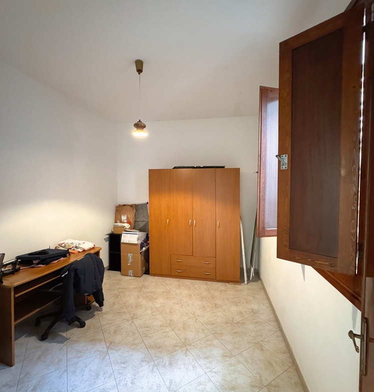 Stabile Indipendente su 3 Livelli con Cortile e Terrazzo – Samassi (Piazza Costituzione)
