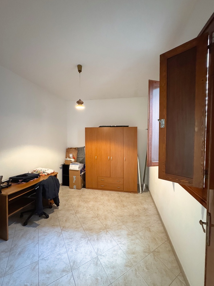 23 Stabile Indipendente su 3 Livelli con Cortile e Terrazzo – Samassi (Piazza Costituzione)