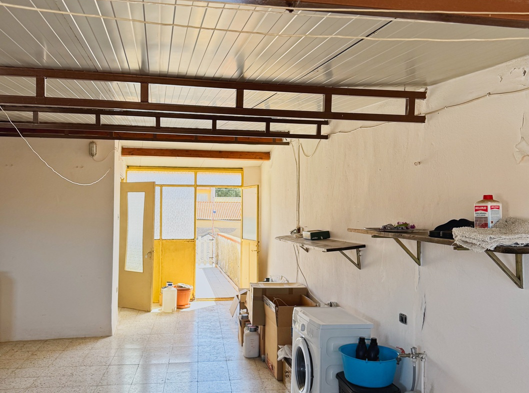 Stabile Indipendente su 3 Livelli con Cortile e Terrazzo – Samassi (Piazza Costituzione)