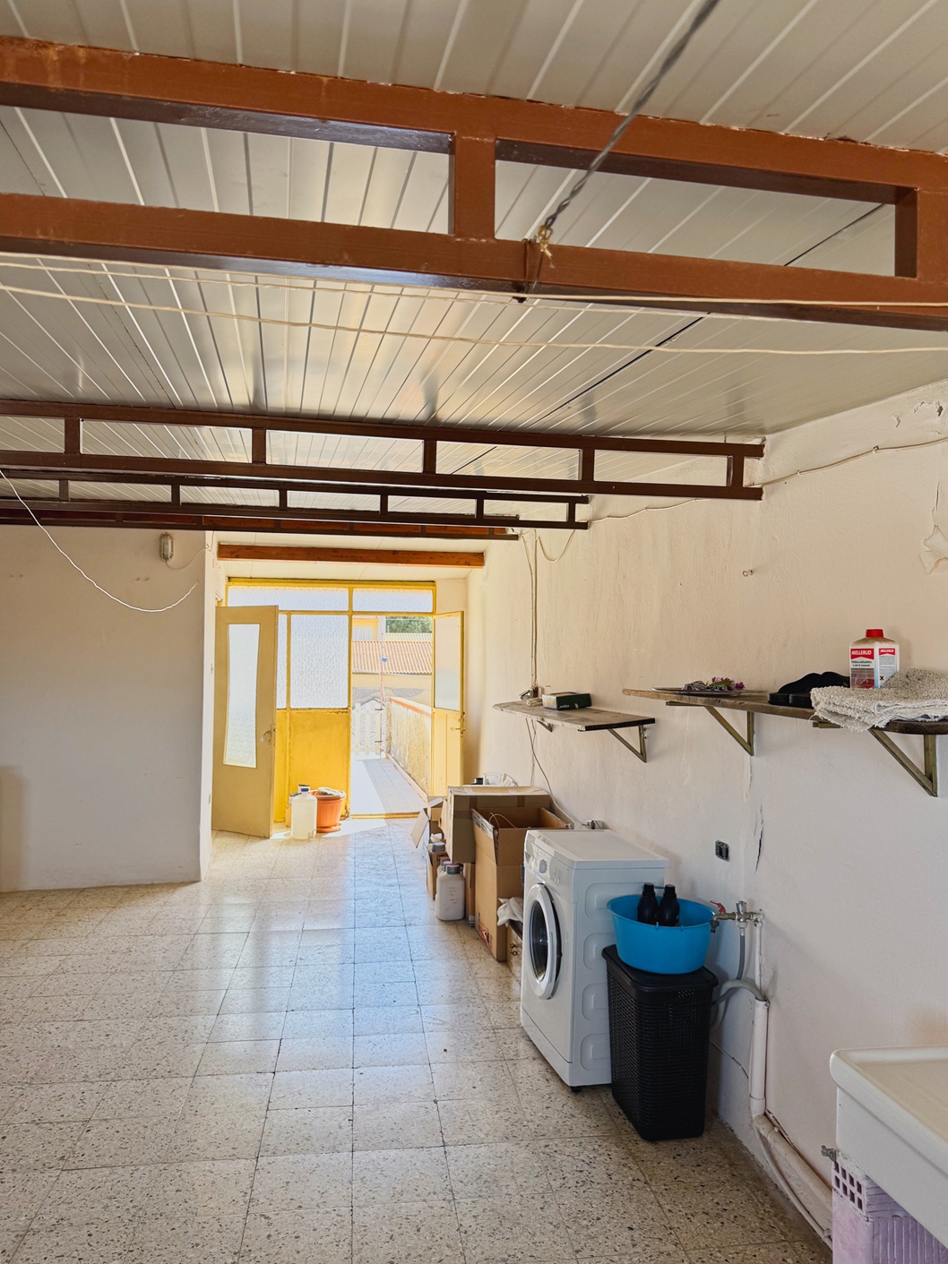 25 Stabile Indipendente su 3 Livelli con Cortile e Terrazzo – Samassi (Piazza Costituzione)