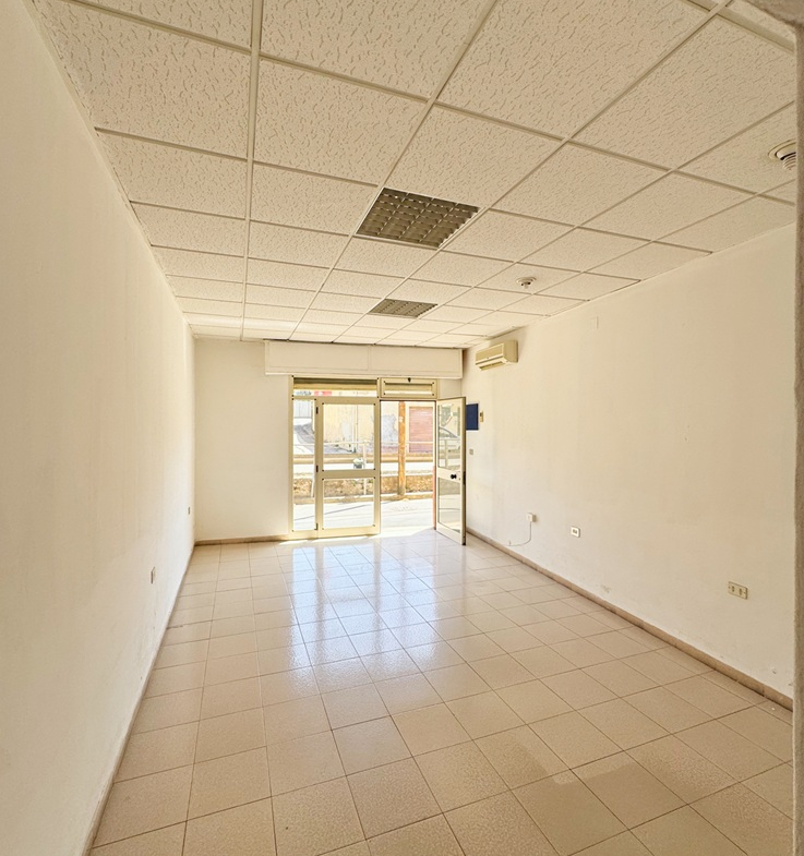 Stabile Indipendente su 3 Livelli con Cortile e Terrazzo – Samassi (Piazza Costituzione)