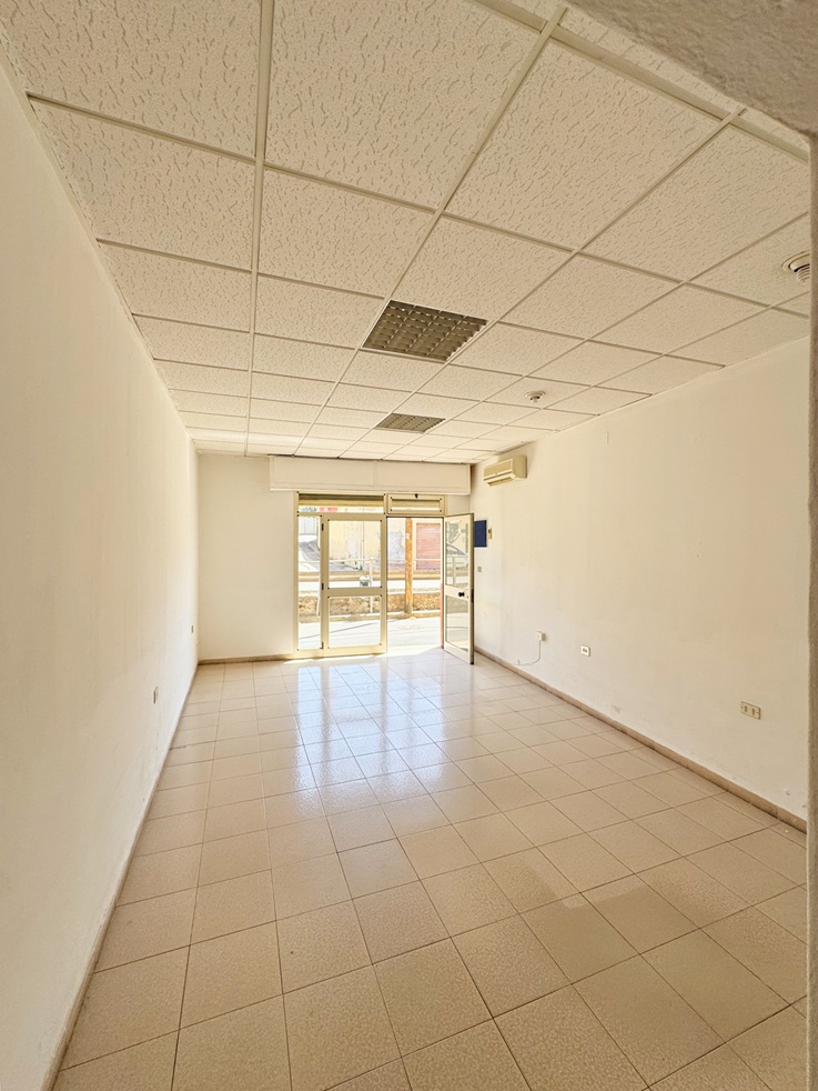 32 Stabile Indipendente su 3 Livelli con Cortile e Terrazzo – Samassi (Piazza Costituzione)