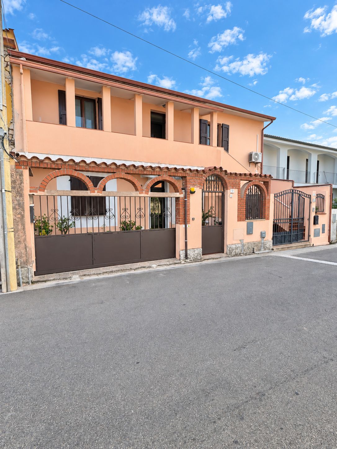02 Serramanna – Primo piano indipendente con cortile e posto auto nella zona del Parco Comunale