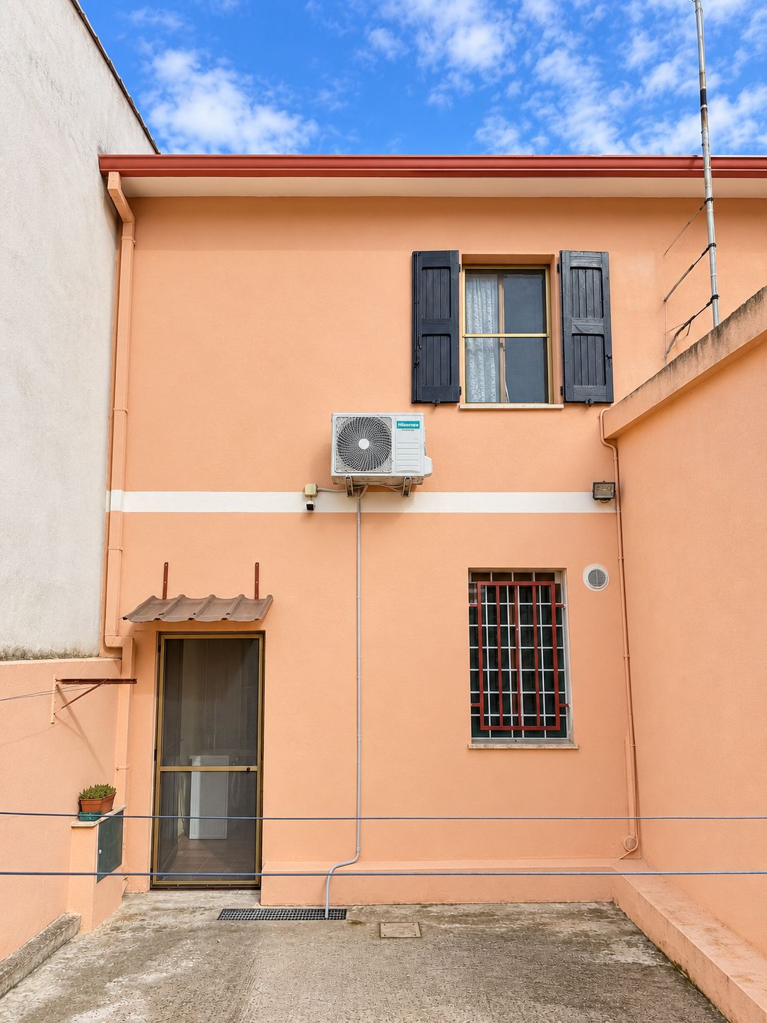 06 Serramanna – Primo piano indipendente con cortile e posto auto nella zona del Parco Comunale