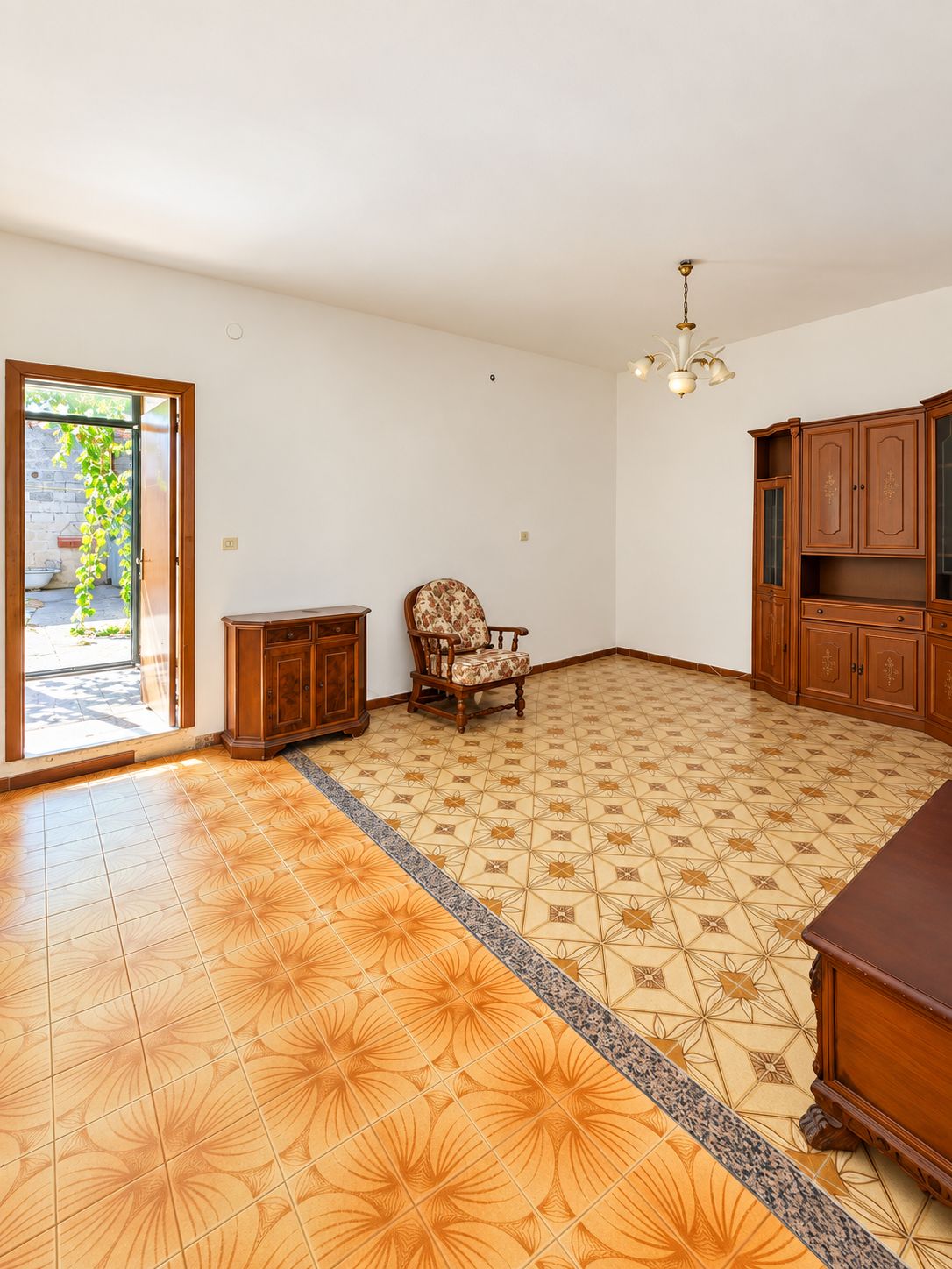 11 Casa Indipendente da Ristrutturare con Cortile – Serramanna (Zona Sa Lua)