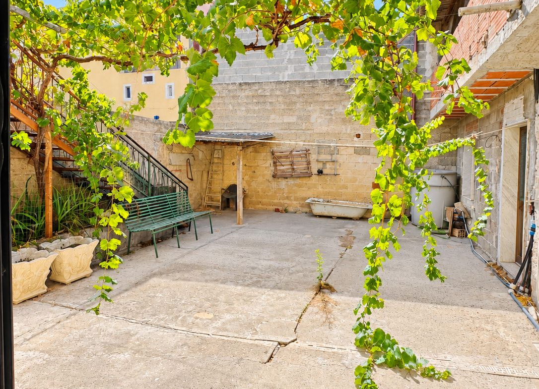 Casa Indipendente da Ristrutturare con Cortile – Serramanna (Zona Sa Lua)
