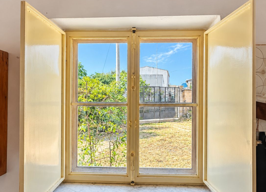 Vallermosa – Casa indipendente con ampio terreno di circa 1.600 mq