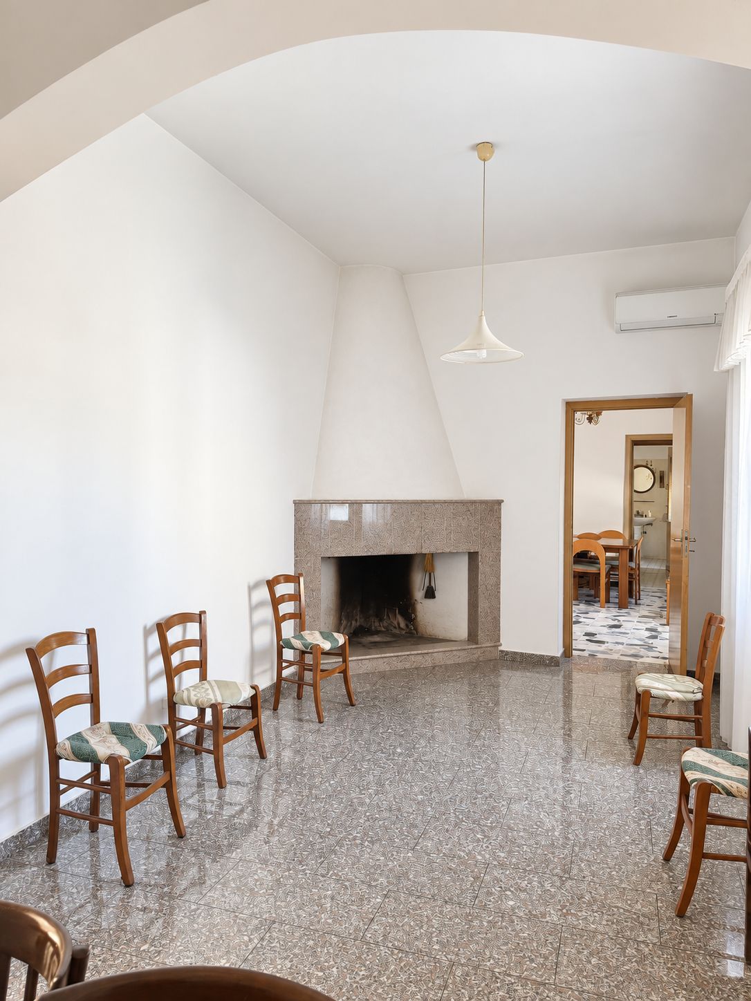 16 Vallermosa – Casa indipendente con cortile privato