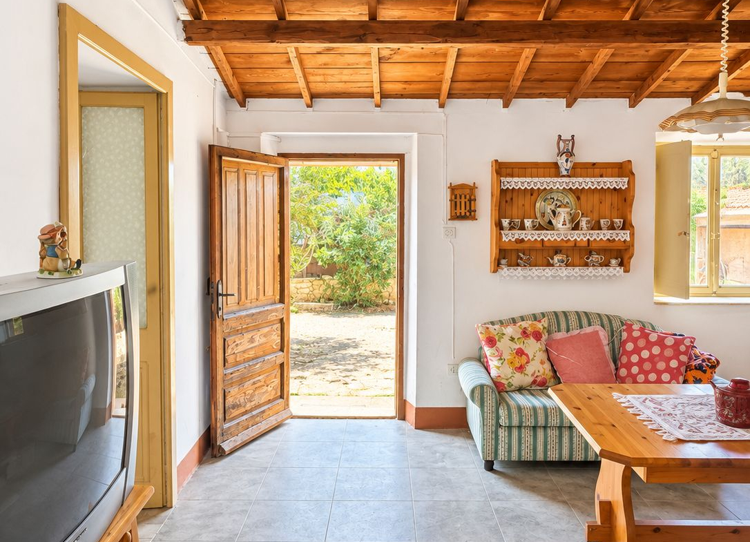 Vallermosa – Casa indipendente con ampio terreno di circa 1.600 mq