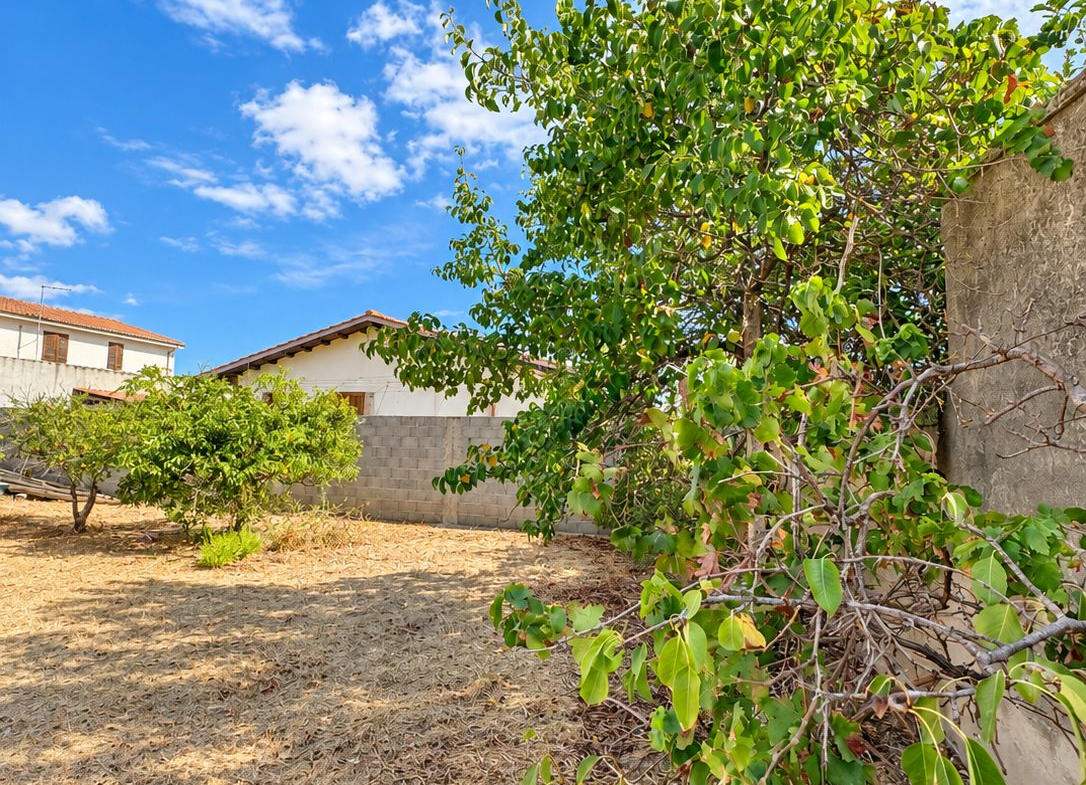 Vallermosa – Casa indipendente con ampio terreno di circa 1.600 mq
