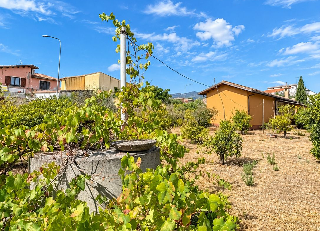 Vallermosa – Casa indipendente con ampio terreno di circa 1.600 mq