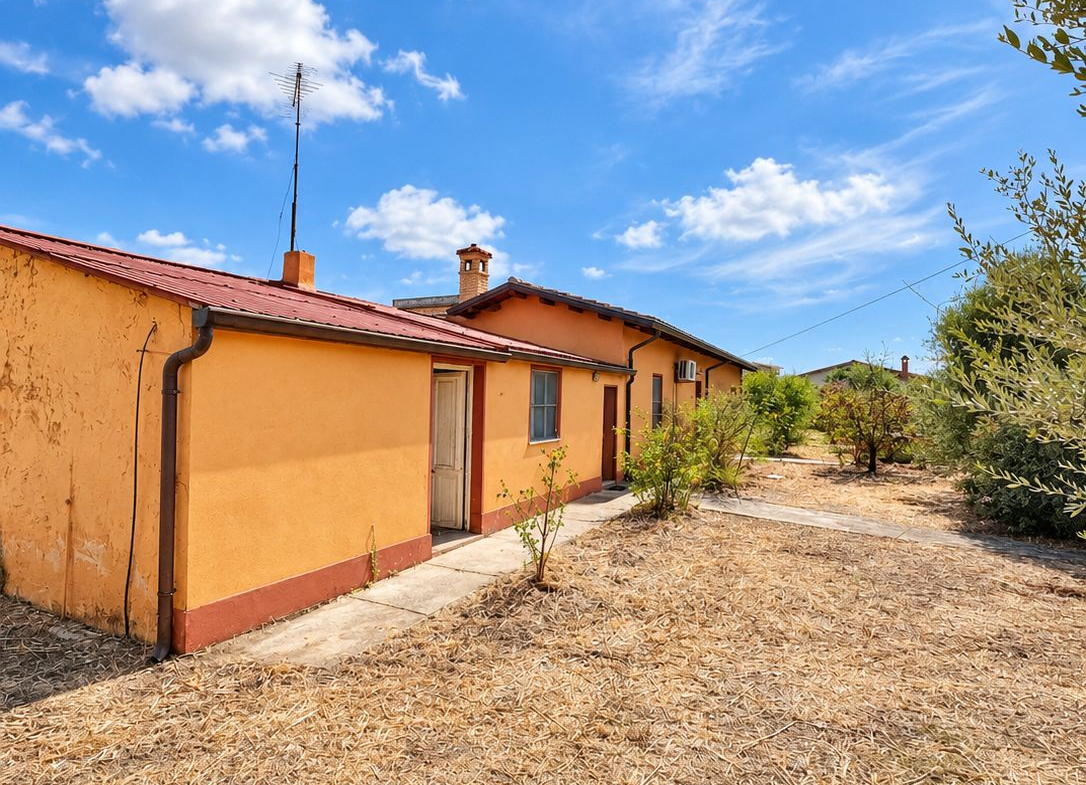 Vallermosa – Casa indipendente con ampio terreno di circa 1.600 mq