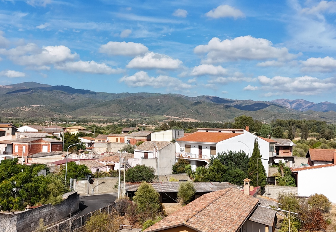 Vallermosa – Casa indipendente con ampio terreno di circa 1.600 mq