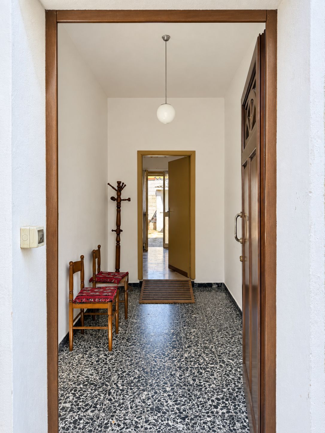 6 Vallermosa – Casa indipendente con cortile privato