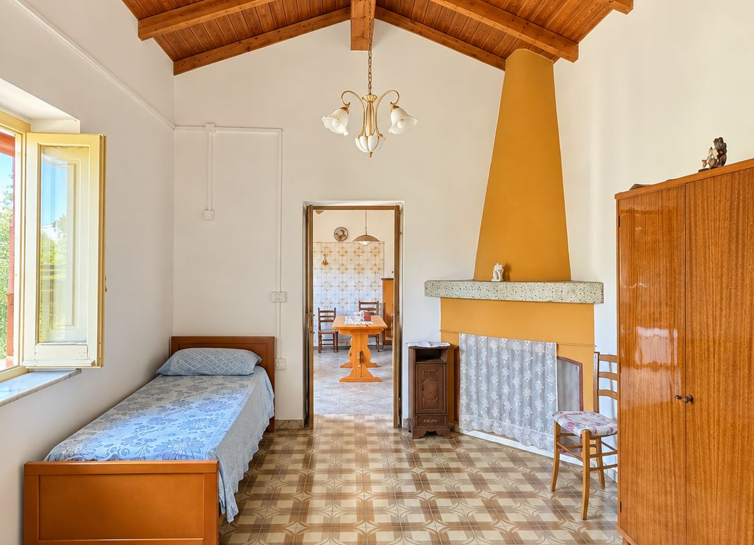 Vallermosa – Casa indipendente con ampio terreno di circa 1.600 mq
